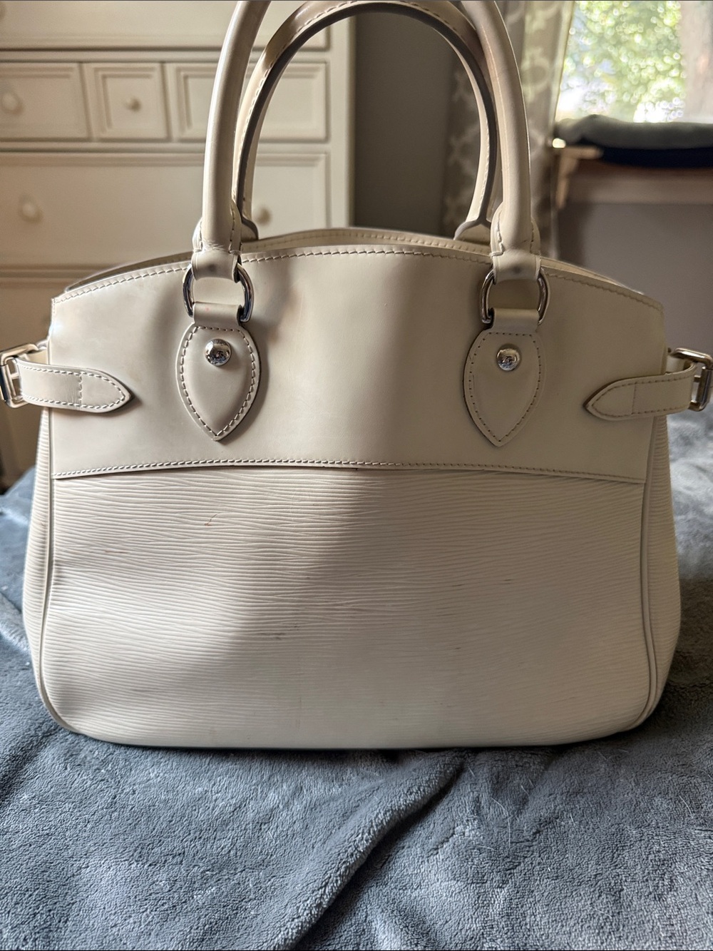 Louis Vuitton Pont-Neuf PM White Epi Leather Satchel Handbag!
